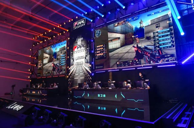 Viper 的Ezreal在上路和打野团战中连续被击杀三次，成为Showtime Dplus KIA 以扳平比分